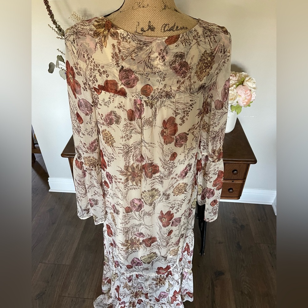 Mossimo Ladies Feminine and flowy dress - Picture 5 of 11